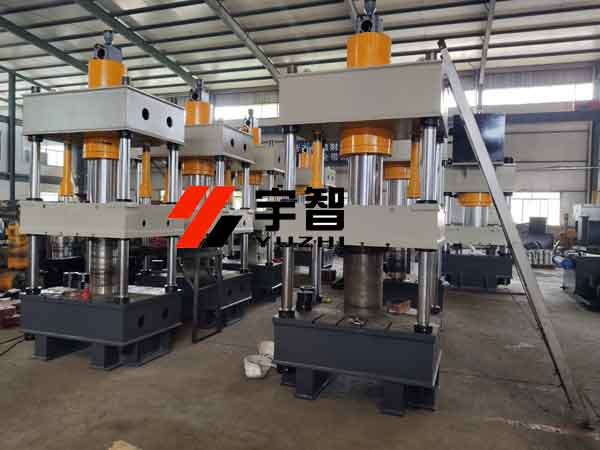 200噸三梁四柱液壓機裝配現(xiàn)場圖