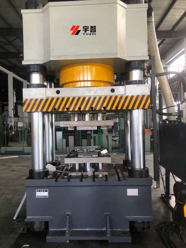 800噸四柱液壓機(jī)客戶現(xiàn)場(chǎng)圖