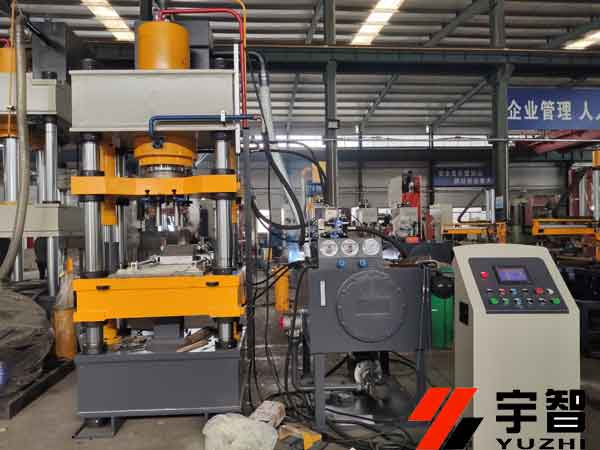 200噸陶瓷粉末成形液壓機(jī)車(chē)間實(shí)物圖