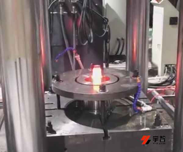 熱鍛成形液壓機壓制細節(jié)圖