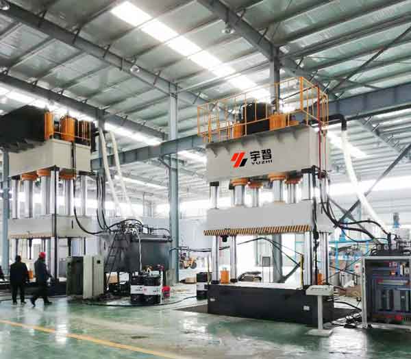 2000噸四柱液壓機客戶現(xiàn)場圖