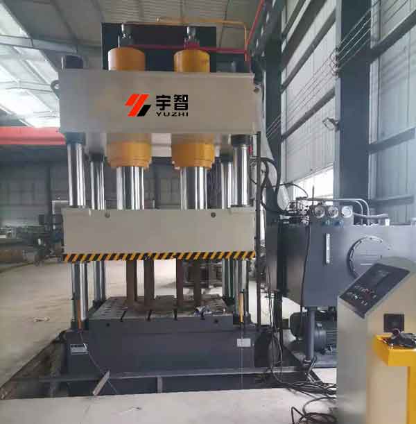 500噸農(nóng)機(jī)配件拉伸液壓機(jī)安裝現(xiàn)場圖