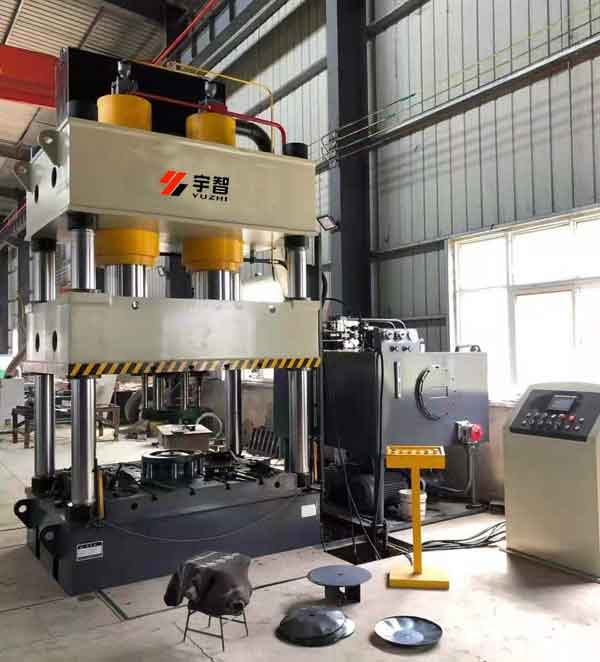 農(nóng)機(jī)配件拉伸液壓機(jī)試壓現(xiàn)場圖